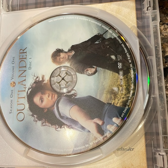 Season 1 & 2 Outlander DVD Discs Series - Picture 4 of 7